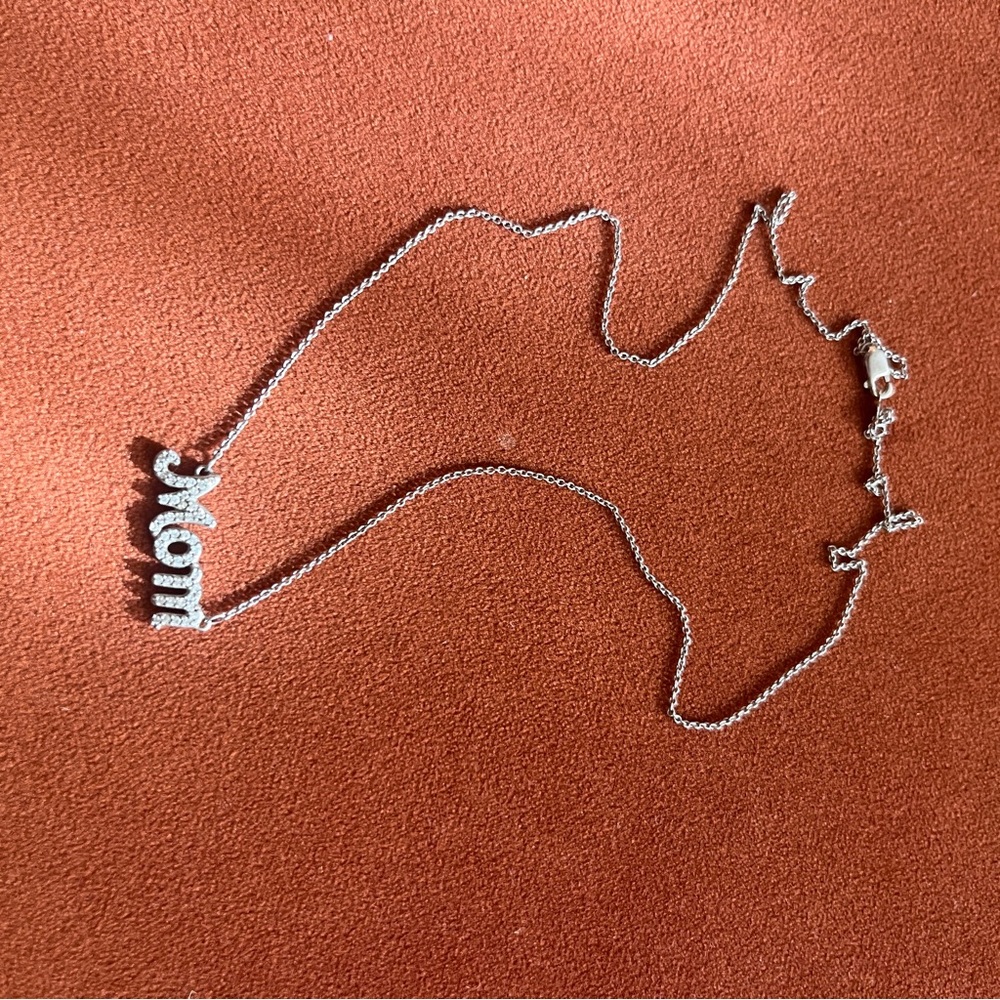 Diamond 'Mom' pendant necklace - Picture 3 of 5